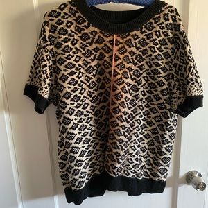 Patterned sweater with bright pink accent